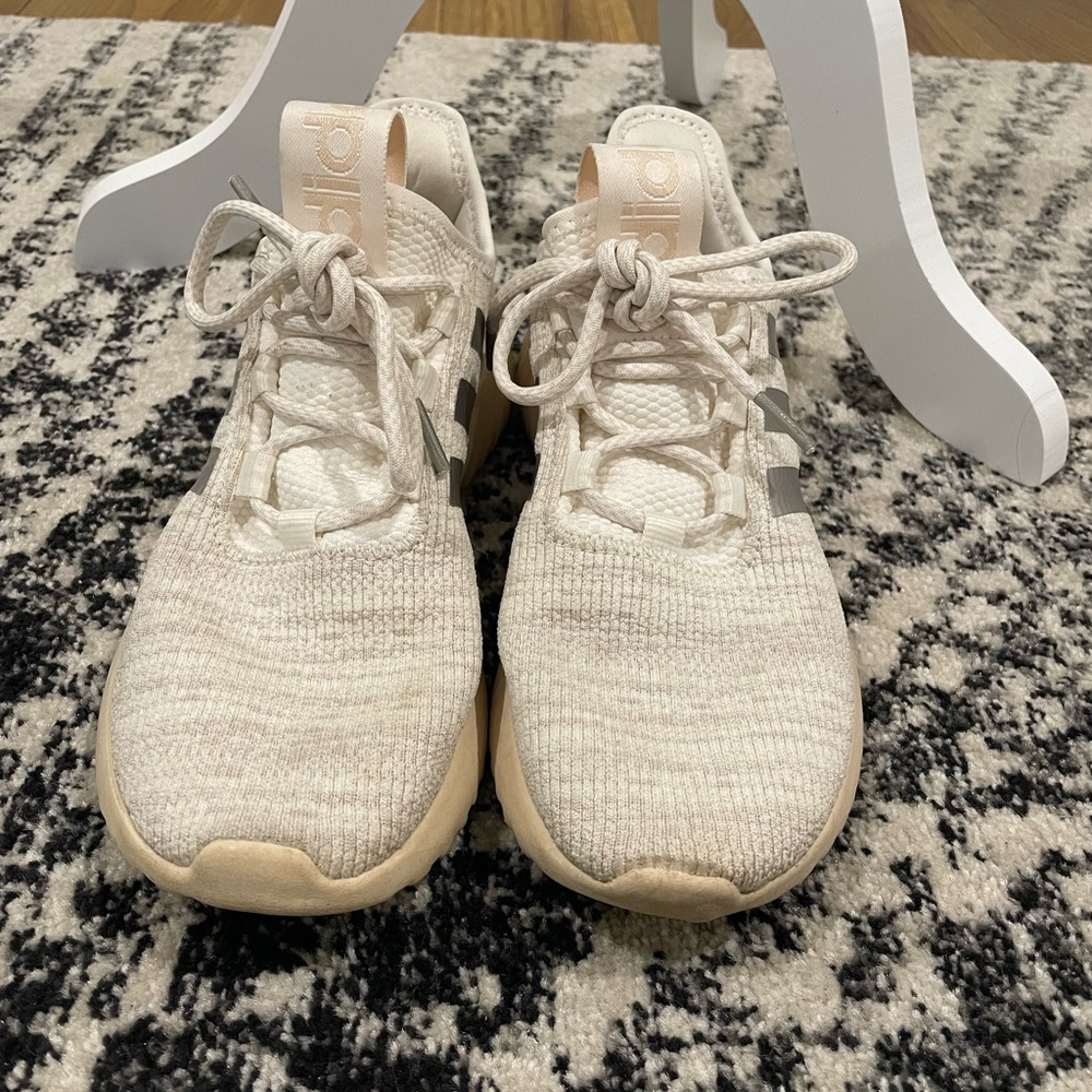 Tan Adidas Cloudfoam tennis